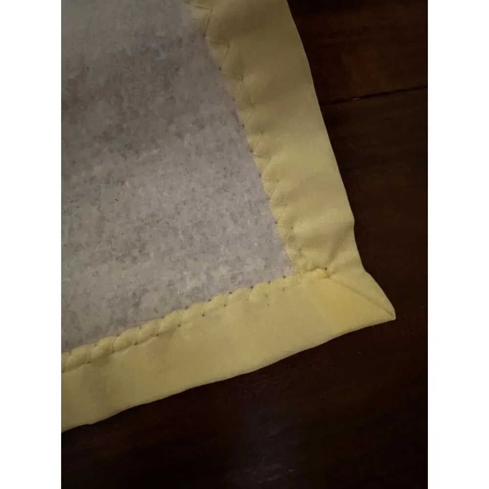 Vtg‎ Chatham Pale Yellow Acrylic Baby Crib Blanket Satin Trim Lovey 30 X 40 USA